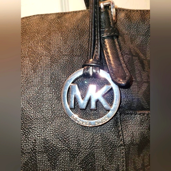 Michael Kors black monogram tote - Picture 4 of 15